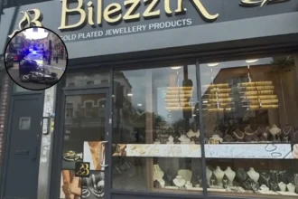 Armed Robbers Raid Islington's Bilezzik Jewellers on Scooters 2026