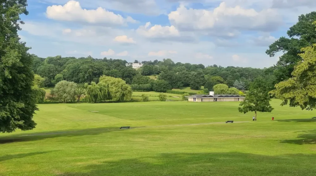What Are the Best Parks in Barnet for Tourists and First-Time Visitors?