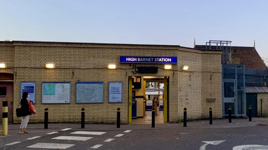 How to Travel from Central London to Barnet by Train, Bus, and Car