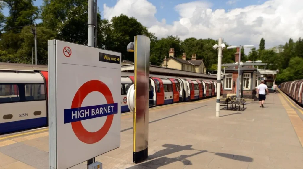 What Is the Fastest Way to Travel from Central London to High Barnet via Underground?