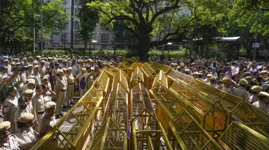 Barricading the Brave: Democratic Revolution and Hindutva Cowardice