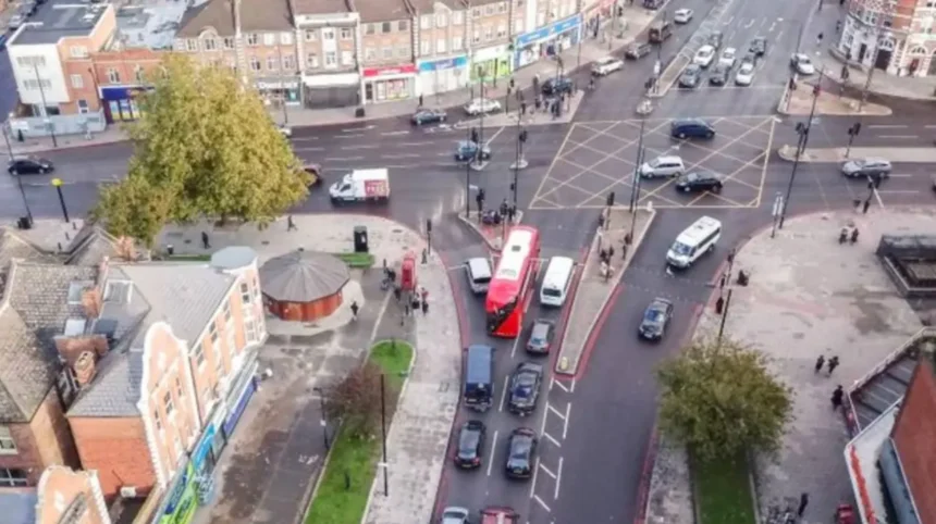 Emergency Incident Closes A10 Route in Stamford Hill 2026